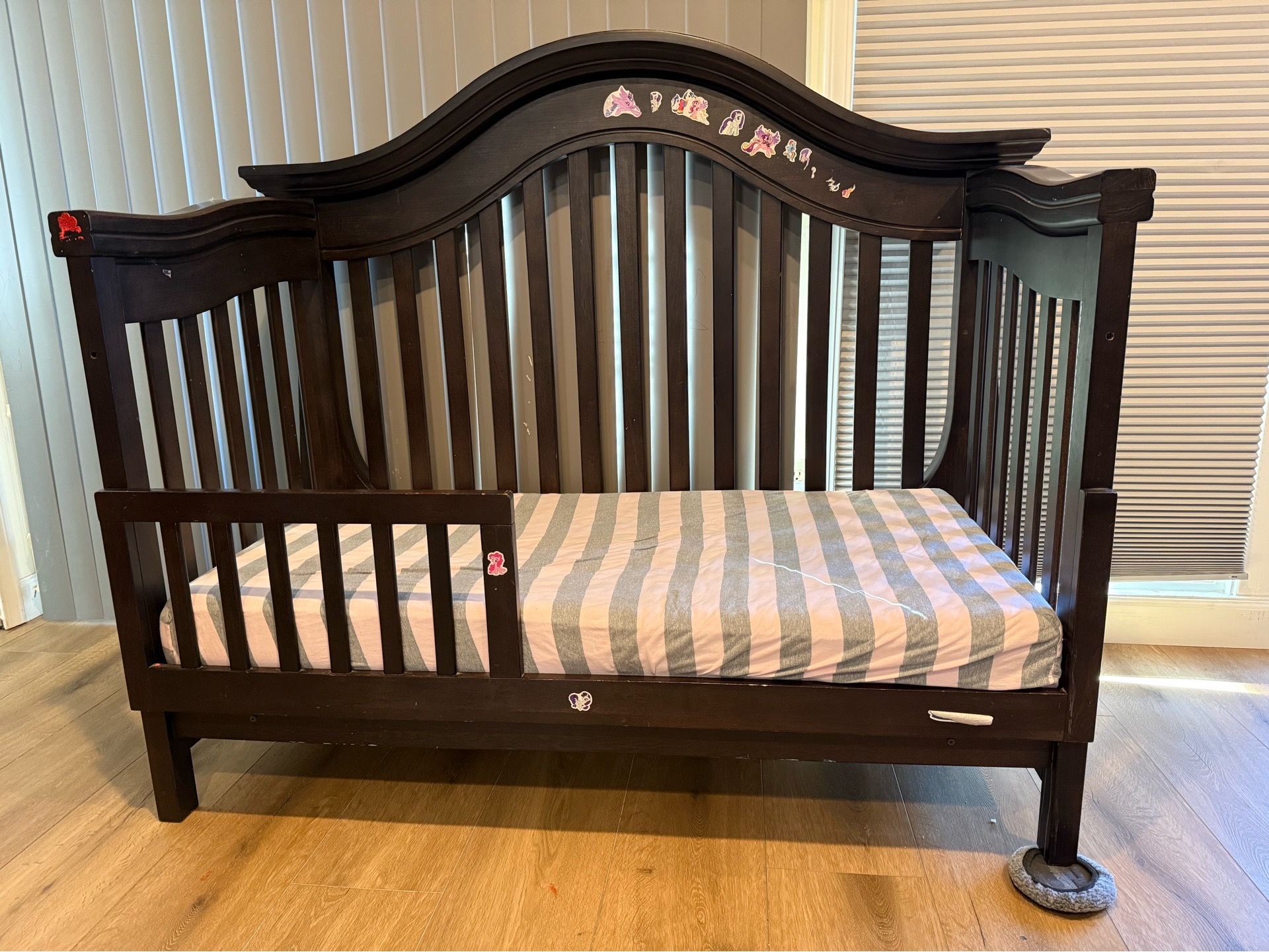 Baby Appleseed Crib/Toddler Bed/Full bed option