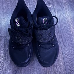 Kyries Basketball Shoes (Size 8)