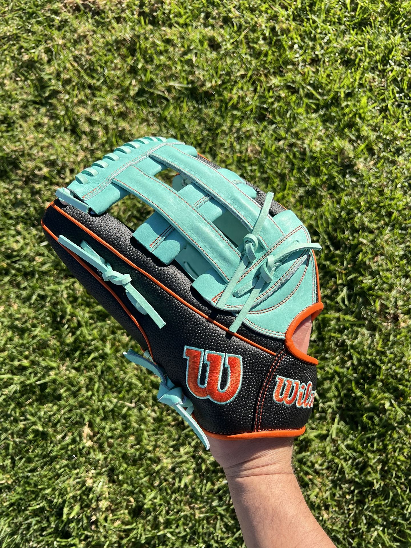 Wilson A2000 12.75” Outfield Baseball Glove Left Hand