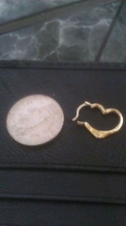 Real 10k gold loop heart earring selling today or pawn shop