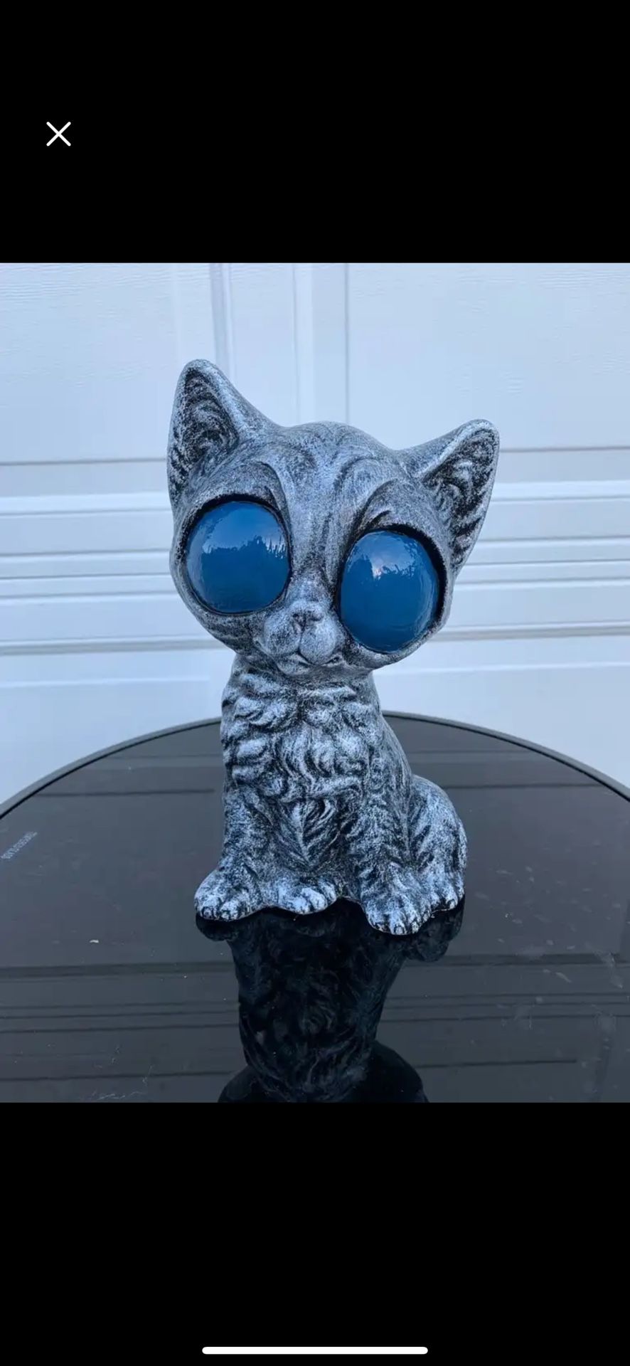 Cat With Big Eyes Statue