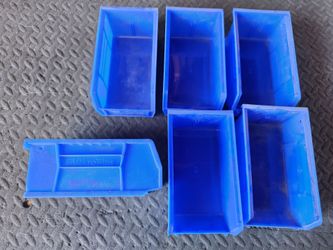 6 Plastic Stackable Storage Bins