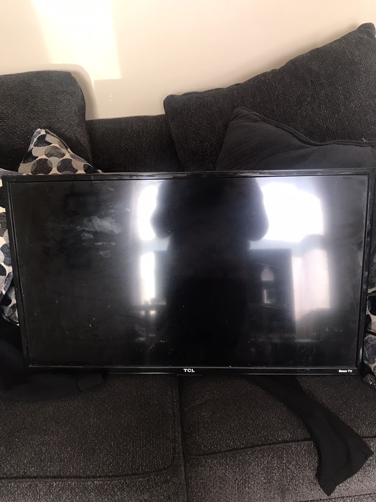 32 INCH ROKU TV