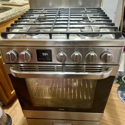 24 in. 2.9 cu. ft. Gas Range with Convection Oven in Stainless Steel $300 Local Pick Up in the Bronx