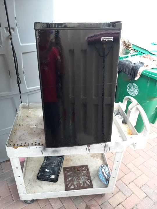 MINI FRIDGE