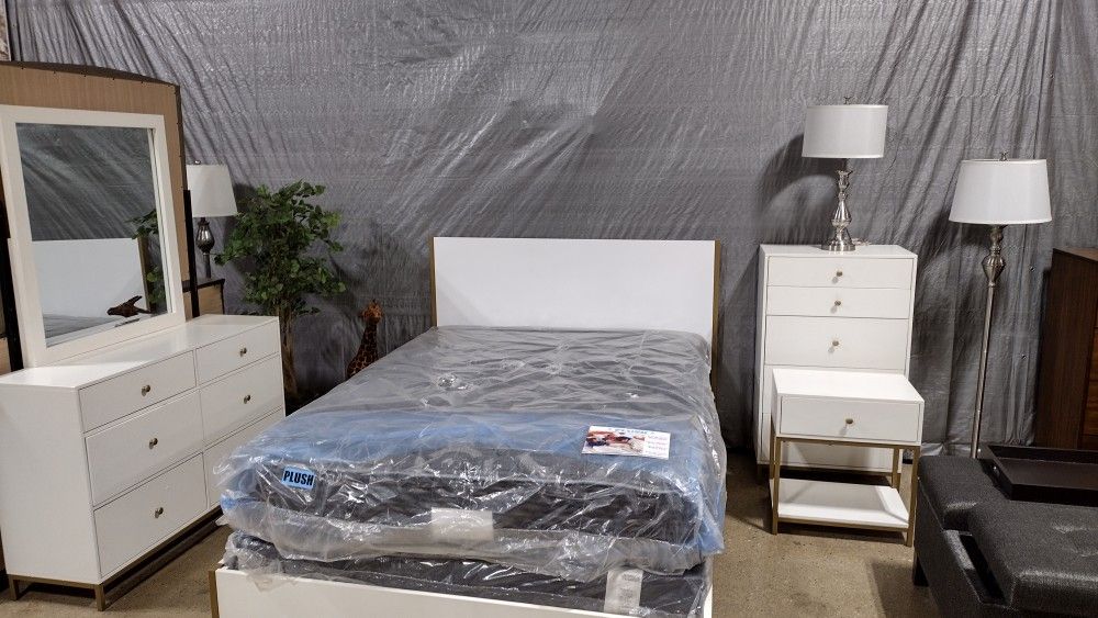 5 PC White And Gold Bedroom Set (Mattress Not Included)