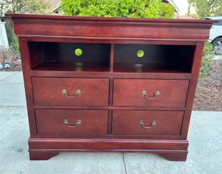 Modern Dresser Chest of Drawers Furniture Great Condition