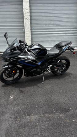 2025 Kawasaki Ninja 500 (ABS)