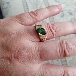 Size 5 Ring With Emerald And Diamond
