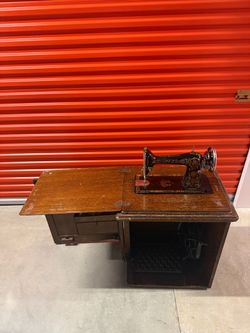 Antique Singer Model 27/127 Sphinx Treadle Sewing Machine w/ Wood Cabinet Accessories