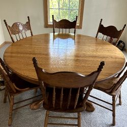 Vintage Red Oak Wood Dining Table Set - 10 Seat With 2 Leaves - $500 OBO
