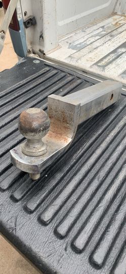 Trailer hitch and ball. 500 pound tongue weight and 5000 gross weight.