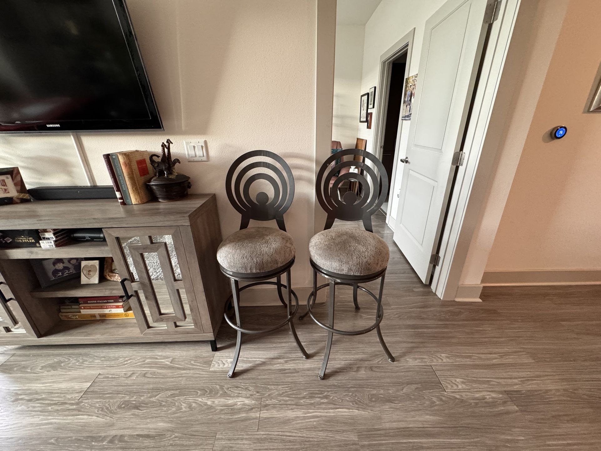 Really Cute Under-counter Stools