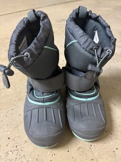 Kids Size 1 Snow Boots 