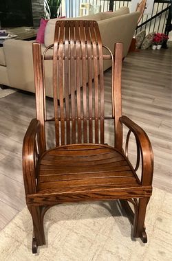 BEAUTIFUL AMISH MADE OAK ROCKING CHAIR