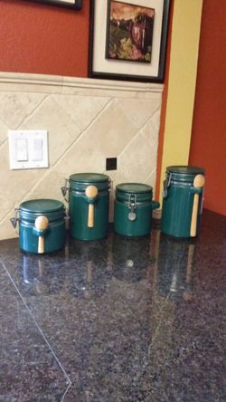 Kitchen containers