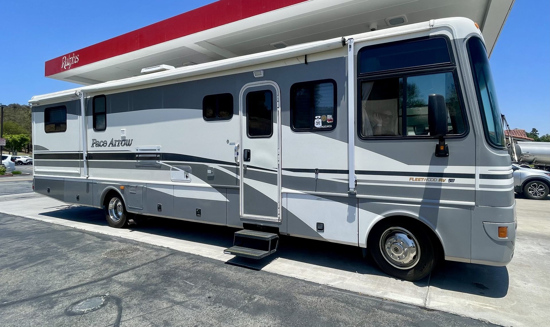 2002 Fleetwood Pace Arrow