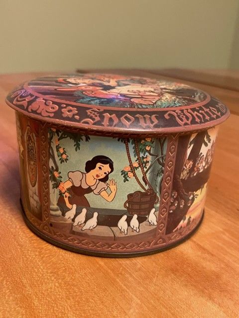 Vintage Disney Snow White & The Seven Dwarfs Tin