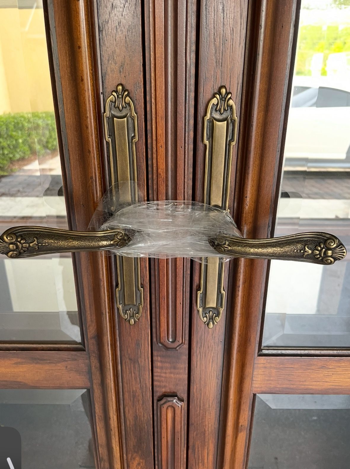 Monumental Henredon Renaissance Revival Cabinet Monumental Henredon Renaissance Revival "Amalfi Coast" Walnut Cabinet. Mirrored back cabinet with adju