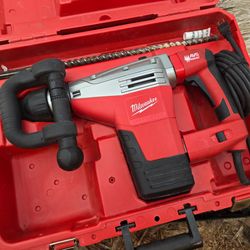Milwaukee SDS-MAX Demolition Hammer
