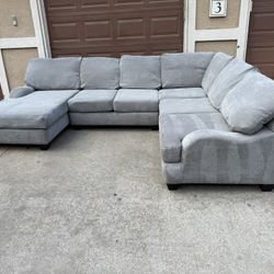 Gray 3-Piece Sectional Couch 