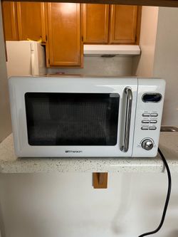 Emerson white microwave oven