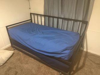 Day bed with trundle