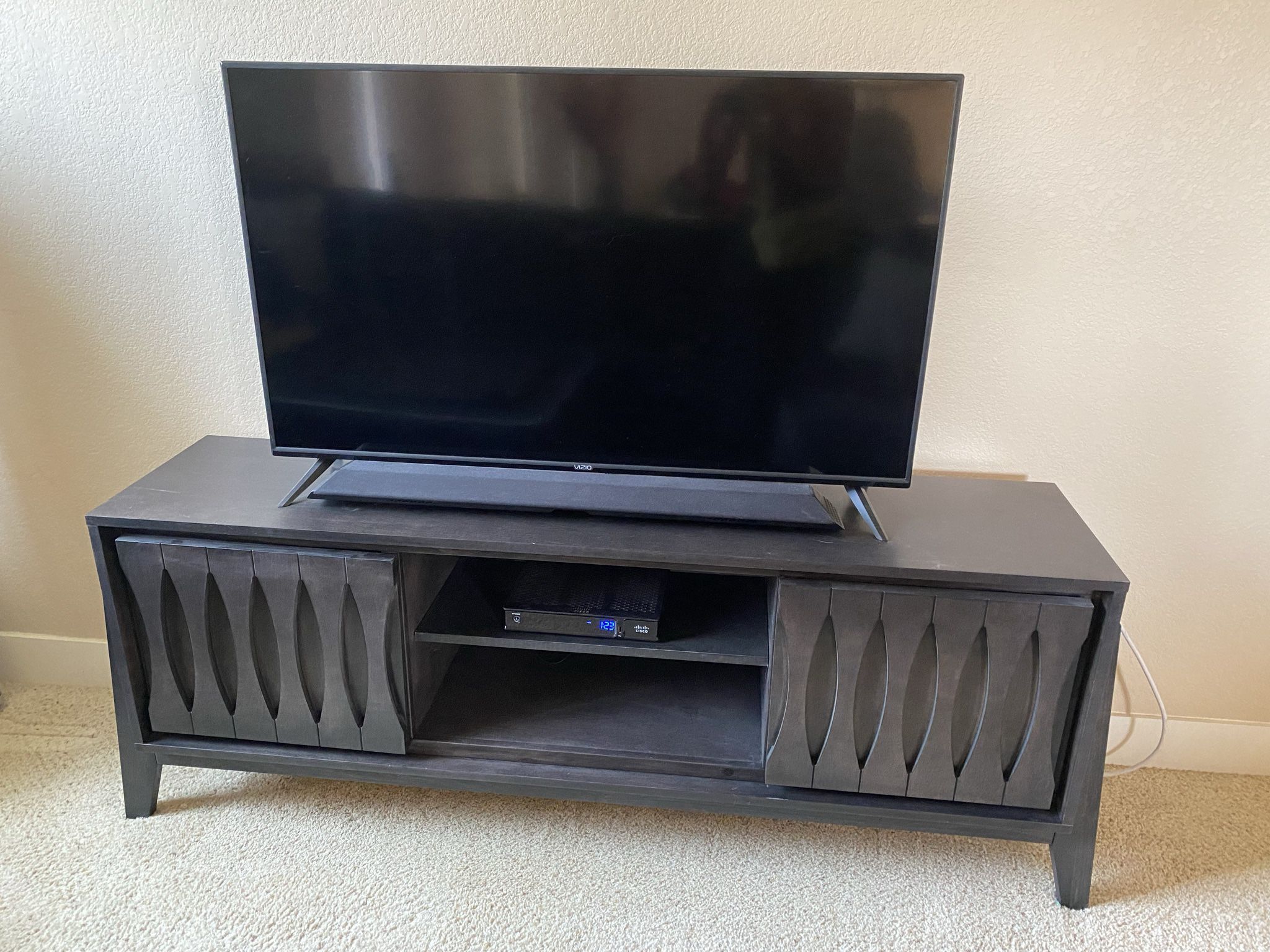 TV CONSOLE / MEDIA STAND