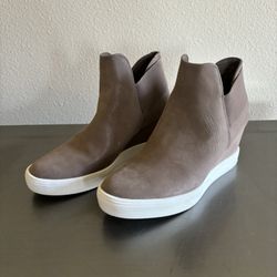 Women’s Wedge Booties Size 8