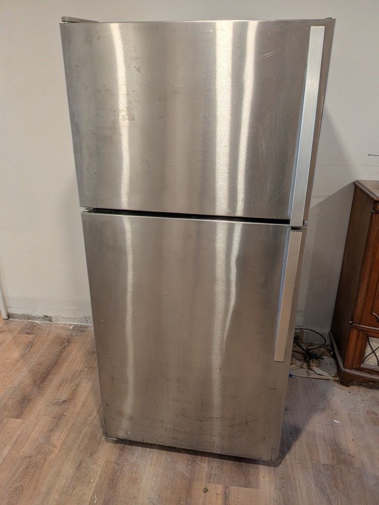 Refrigerator - Perfect for Garage!