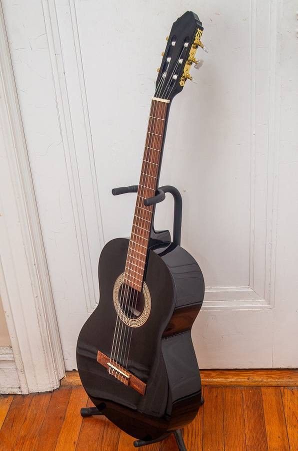 Mnt Lucero LC100 Classical Guitar