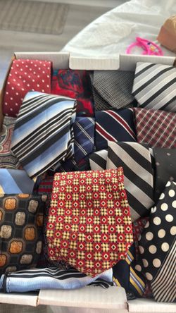 25 Men’s ties like new