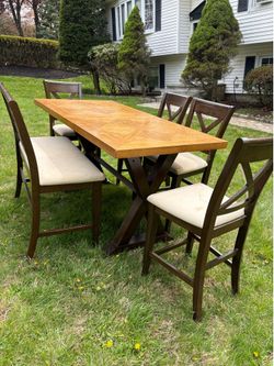Dining room table w/ Leaf