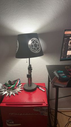 Rare Star wars Hilt Lightsaber Lamp Disney Parks