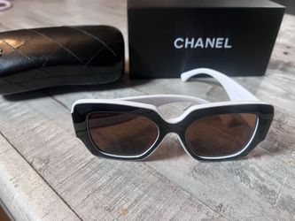 Woman’s Sunglasses 