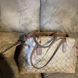 Authentic Coach Tote medium like new