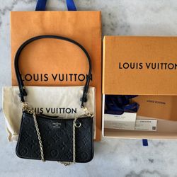 Louis Vuitton Easy Pouch On Strap, Great Condition 