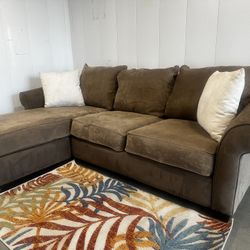 BROWN SECTIONAL COUCH W/ FREE DELIVERY 
