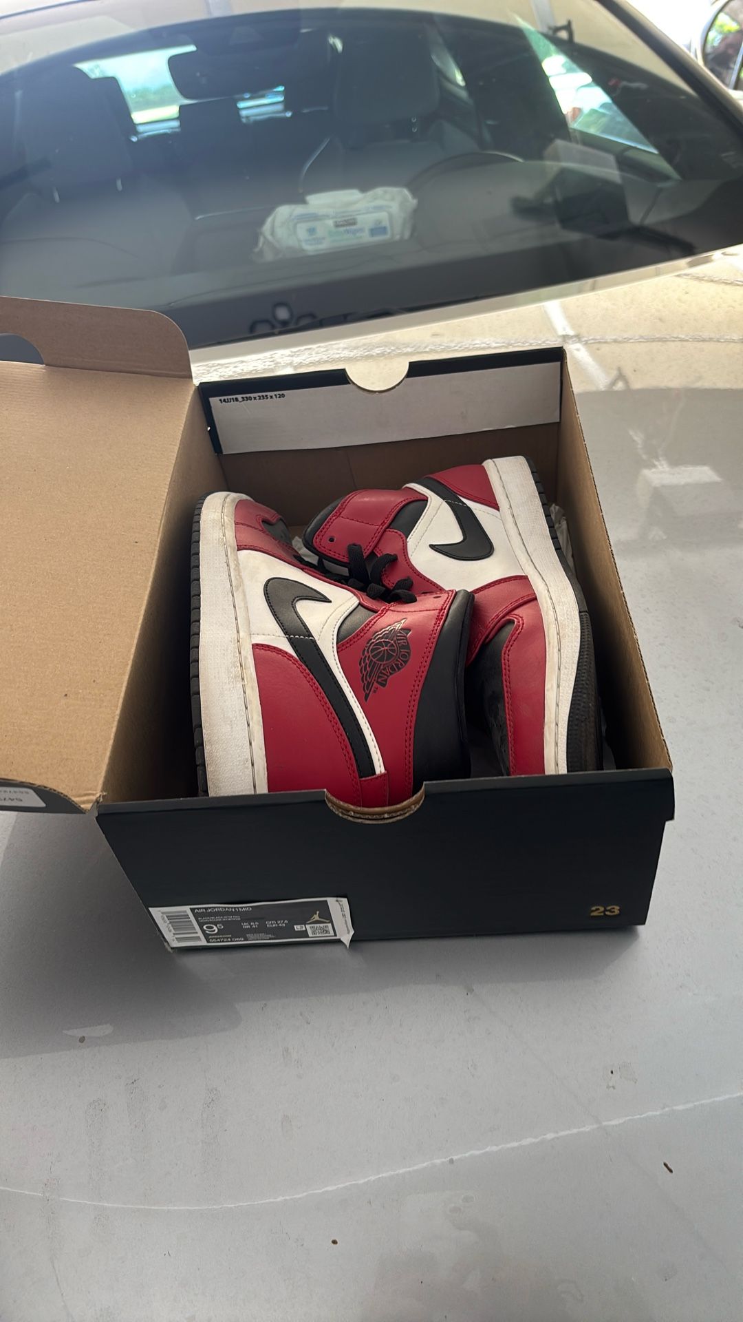 Jordan 1 Mid Chicago Black Toe - Size 9.5