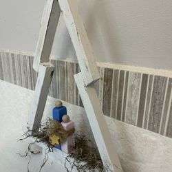 Gorgeous Freshly Painted And Distressed Manger Scene.   New…. Hand Crafted 