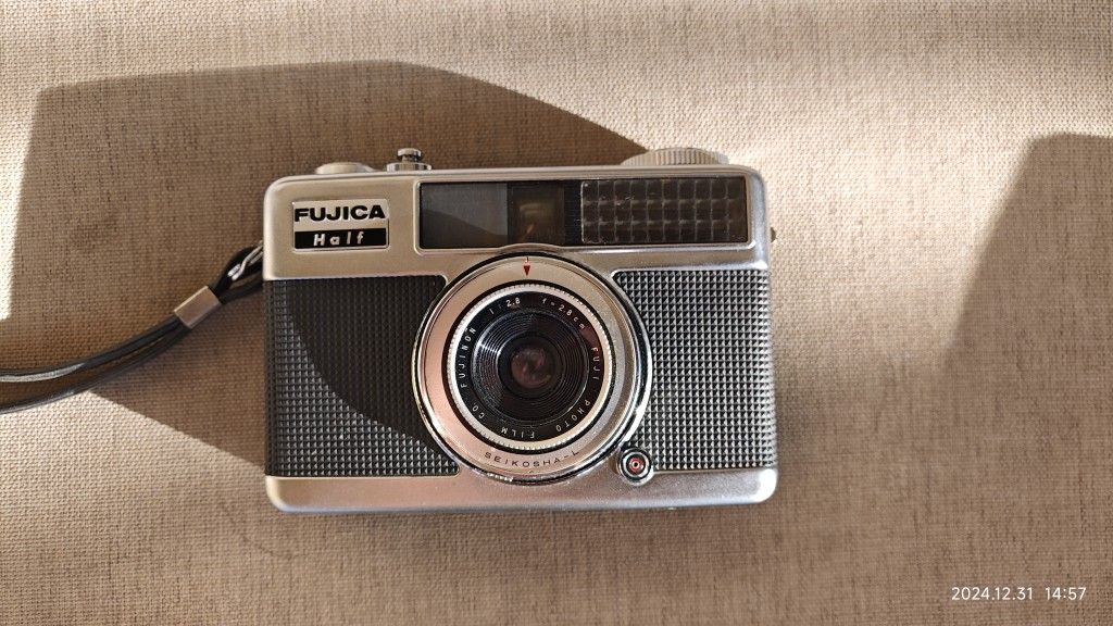 Fujica Half 35mm Rangefinder Film Camera