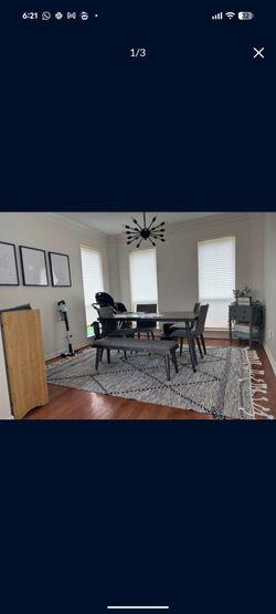 8x10 Rug with tassles