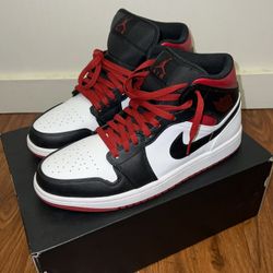 Air Jordan 1 Size 10.5 Red Black White