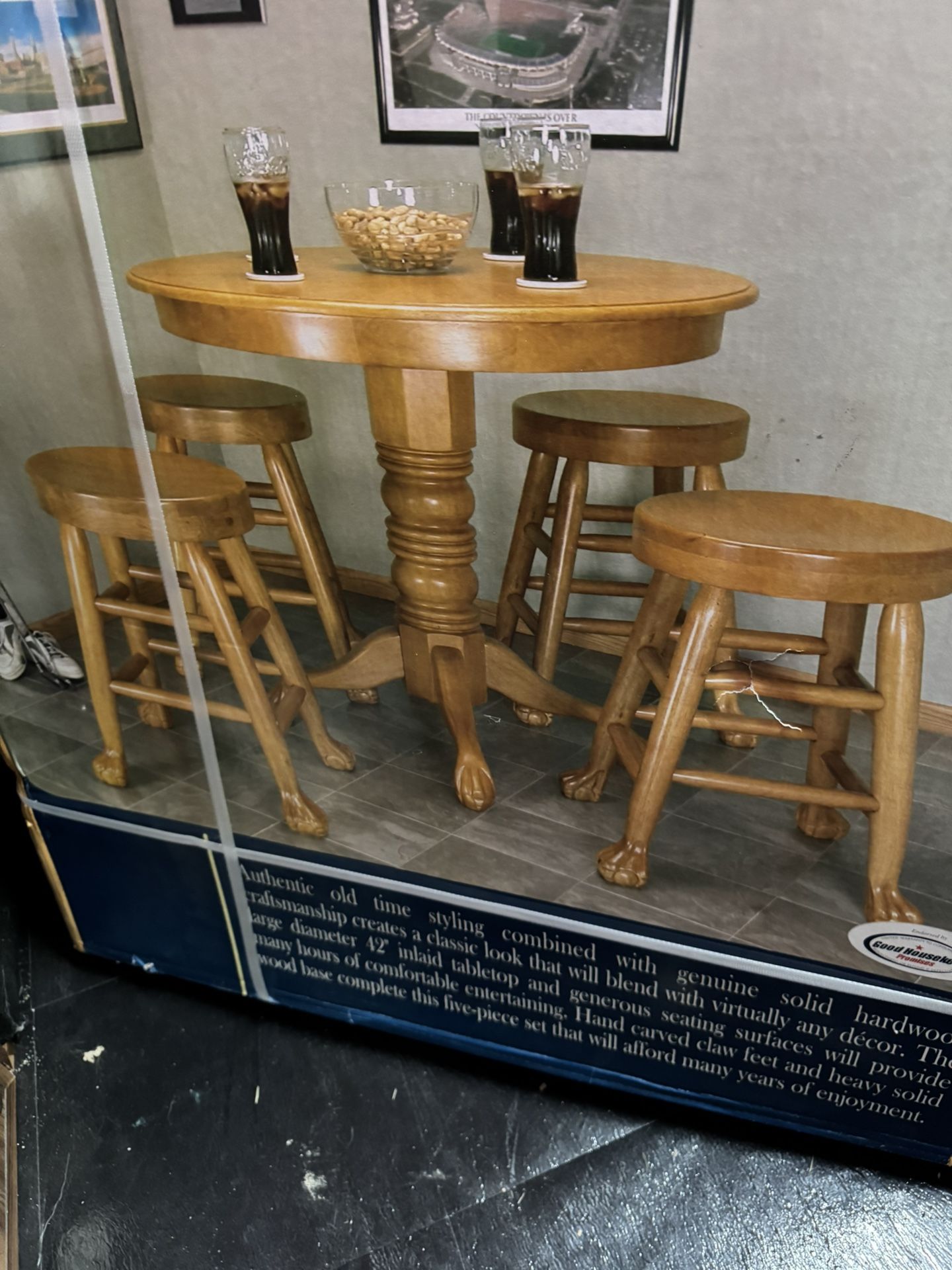 42” Olde Town Pub Set.