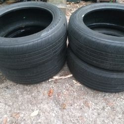 Good Set Of Goodyear Eagles 235 55 20in Tires 50$