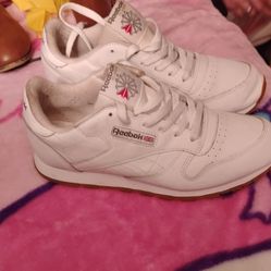 White Reebok Classic Leather Sneakers size 6