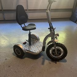 Must sell- Triad 1000W Quantum Mobilty Scooter
