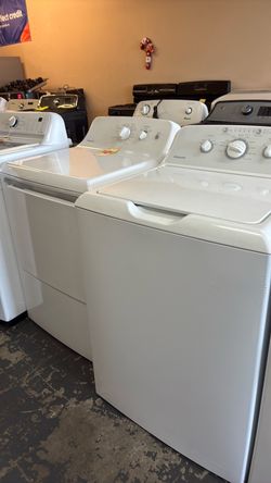 Nice like new Hotpoint washer and gas dryer set