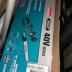 Makita Chainsaw 18” Comes With Battery And Charger