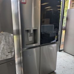 New
27 cu. ft. Side-By-Side Refrigerator with Instaview Glass, Craft Ice, and Recessed Handles in PrintProof Stainless Steel
